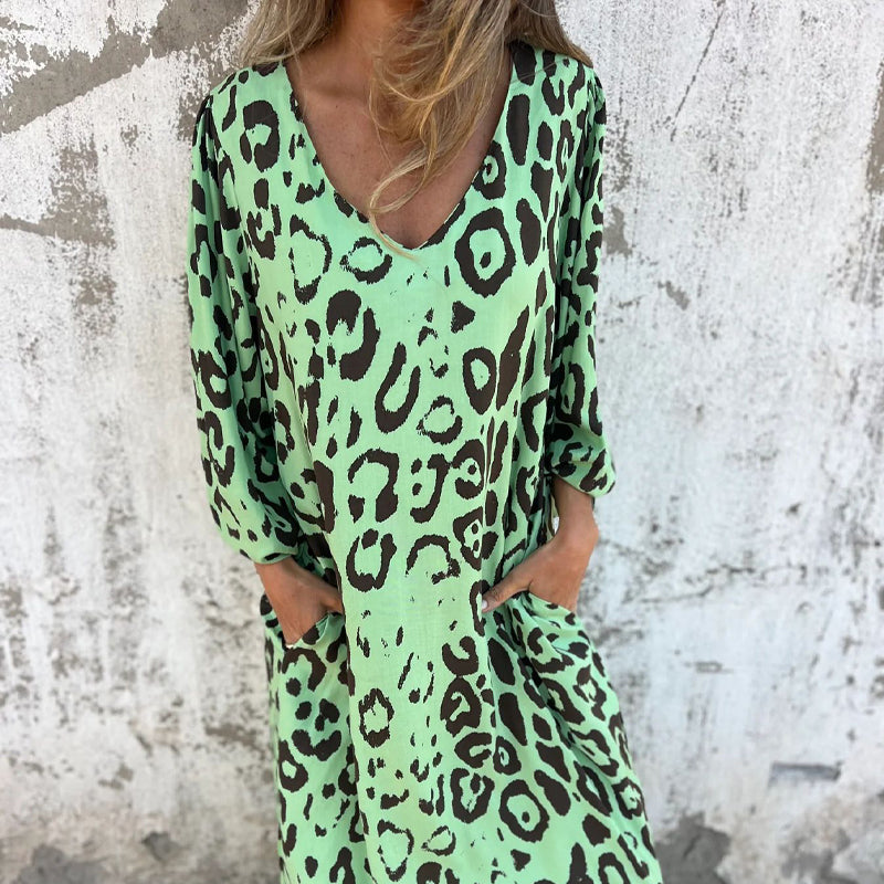 ๐ Festive Season Special: Chill with 78% OFF! ๐V-Neck Printed Flowy Dress with Pockets